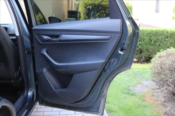 Škoda Karoq 1,0 85kW, ČR, 45000 KM - foto 27