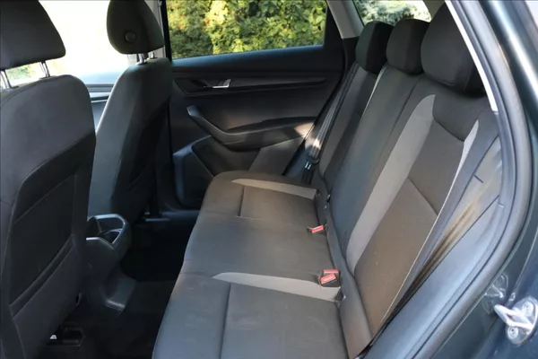 Škoda Karoq 1,0 85kW, ČR, 45000 KM - foto 30