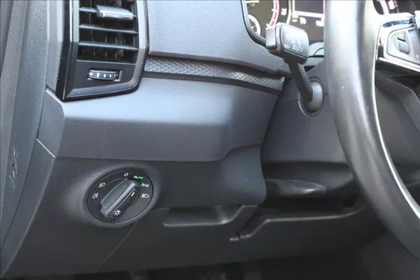 Škoda Karoq 1,0 85kW, ČR, 45000 KM - foto 9