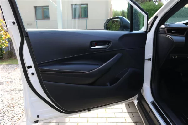 Toyota Corolla 2,0 Hybrid,1.Maj. ČR, DPH - foto 11