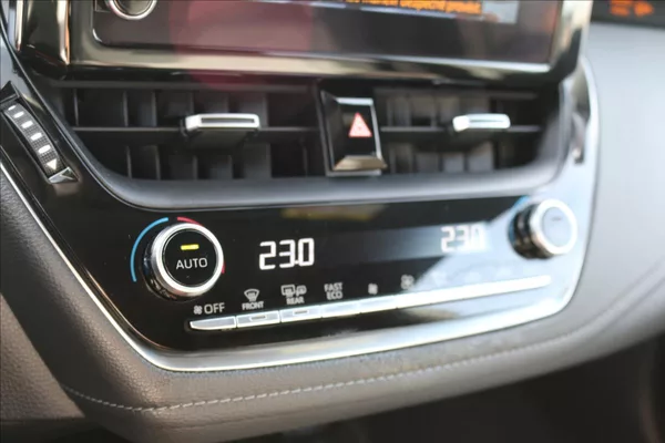 Toyota Corolla 2,0 Hybrid,1.Maj. ČR, DPH - foto 20