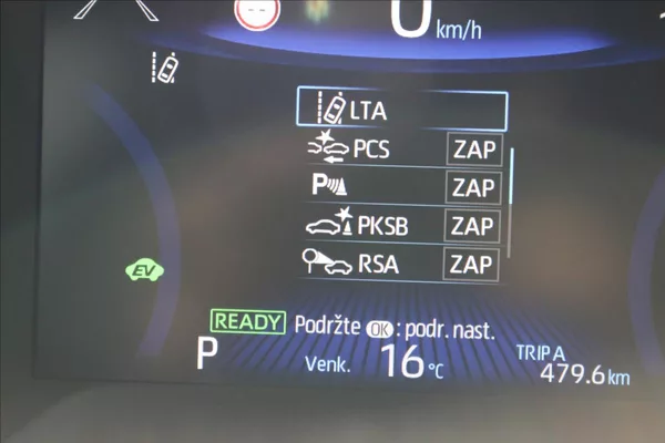 Toyota Corolla 2,0 Hybrid,1.Maj. ČR, DPH - foto 22