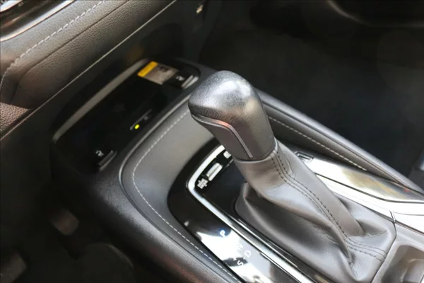Toyota Corolla 2,0 Hybrid,1.Maj. ČR, DPH - foto 26