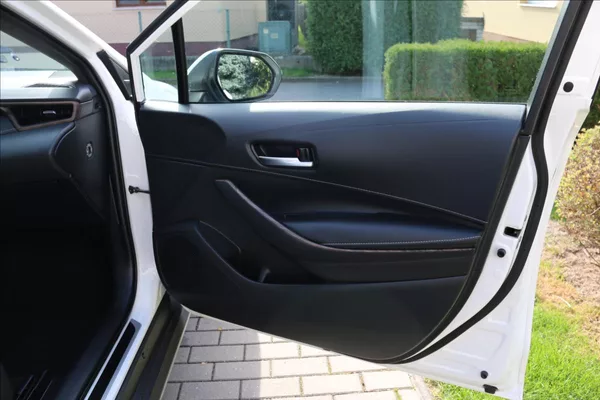 Toyota Corolla 2,0 Hybrid,1.Maj. ČR, DPH - foto 28