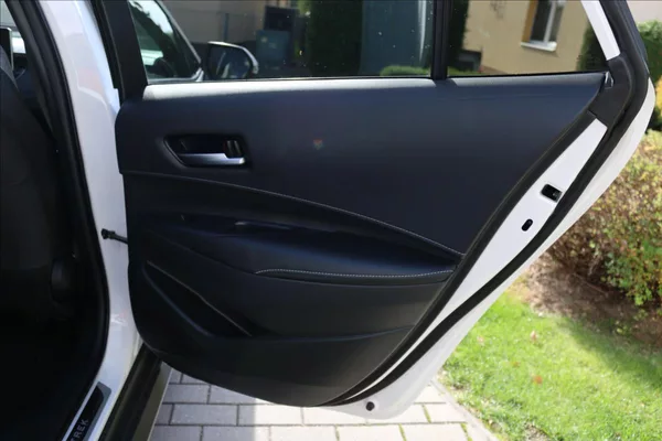 Toyota Corolla 2,0 Hybrid,1.Maj. ČR, DPH - foto 33