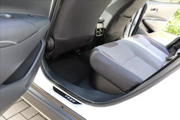 Toyota Corolla 2,0 Hybrid,1.Maj. ČR, DPH - foto 39