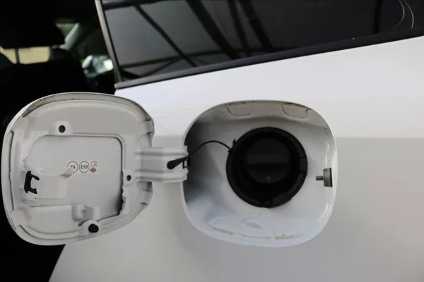Toyota Corolla 2,0 Hybrid,1.Maj. ČR, DPH - foto 48