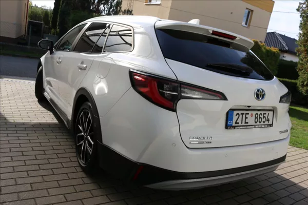 Toyota Corolla 2,0 Hybrid,1.Maj. ČR, DPH - foto 6