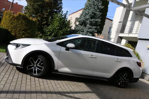 Toyota Corolla 2,0 Hybrid,1.Maj. ČR, DPH - foto 9