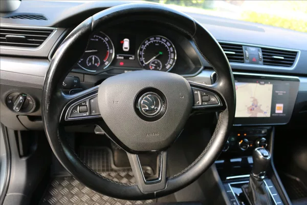 Škoda Superb 2,0 TDi, DSG , 4x4 - foto 16
