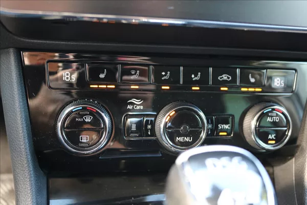 Škoda Superb 2,0 TDi, DSG , 4x4 - foto 23