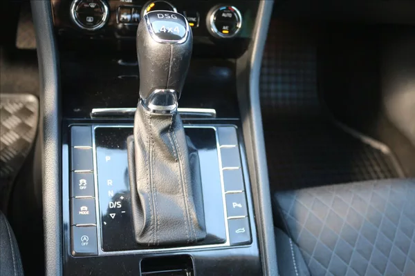 Škoda Superb 2,0 TDi, DSG , 4x4 - foto 24