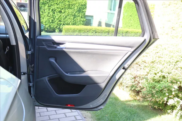 Škoda Superb 2,0 TDi, DSG , 4x4 - foto 32
