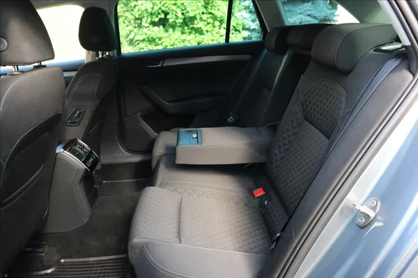 Škoda Superb 2,0 TDi, DSG , 4x4 - foto 36