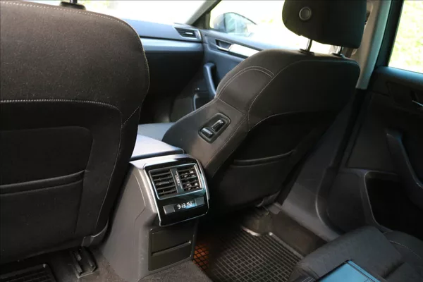 Škoda Superb 2,0 TDi, DSG , 4x4 - foto 38