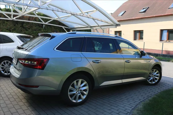 Škoda Superb 2,0 TDi, DSG , 4x4 - foto 4