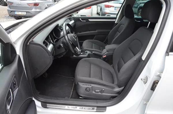 Škoda Superb 2.0 TDi DSG 4x4 WEBASTO /TAŽNÉ - foto 18