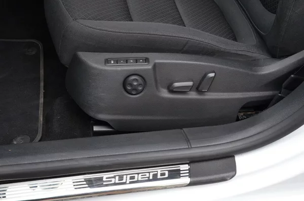 Škoda Superb 2.0 TDi DSG 4x4 WEBASTO /TAŽNÉ - foto 19