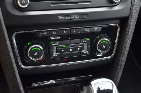 Škoda Superb 2.0 TDi DSG 4x4 WEBASTO /TAŽNÉ - foto 26