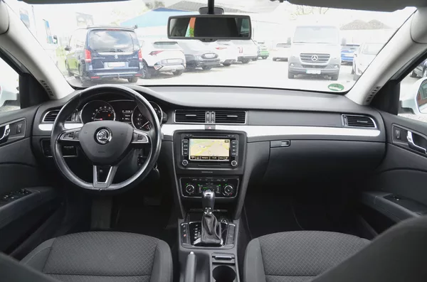 Škoda Superb 2.0 TDi DSG 4x4 WEBASTO /TAŽNÉ - foto 33