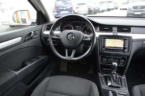 Škoda Superb 2.0 TDi DSG 4x4 WEBASTO /TAŽNÉ - foto 34