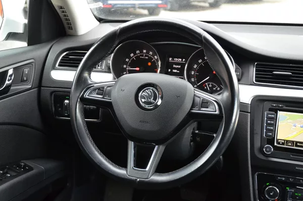 Škoda Superb 2.0 TDi DSG 4x4 WEBASTO /TAŽNÉ - foto 35