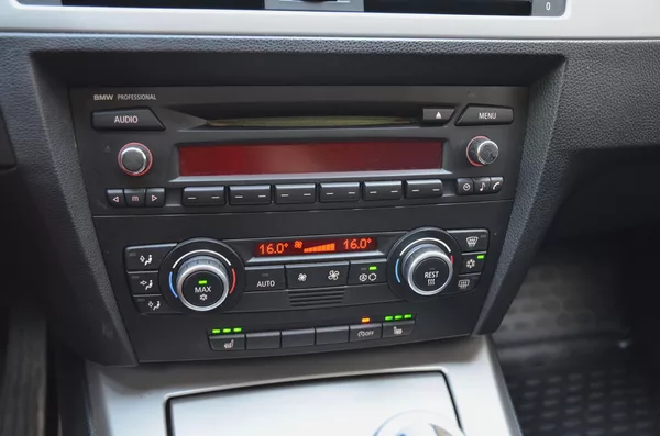 BMW Řada 3 318i 105kW Touring / TAŽNÉ - foto 25