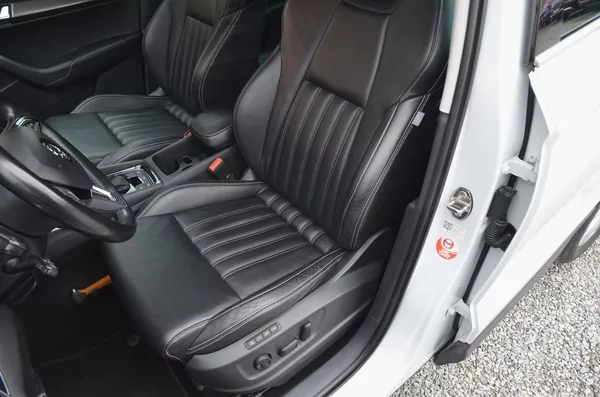 Škoda Karoq 1.6 TDi 85kW DSG STYLE /CANTON - foto 13