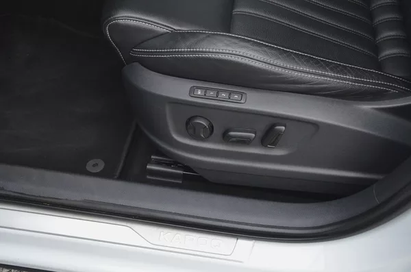Škoda Karoq 1.6 TDi 85kW DSG STYLE /CANTON - foto 14
