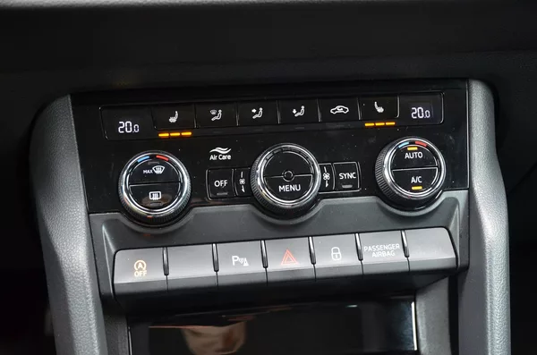 Škoda Karoq 1.6 TDi 85kW DSG STYLE /CANTON - foto 25
