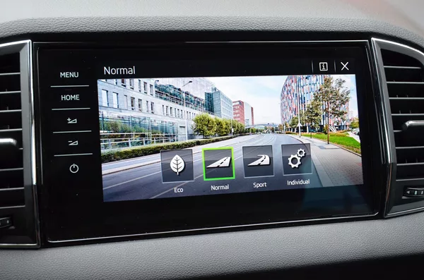 Škoda Karoq 1.6 TDi 85kW DSG STYLE /CANTON - foto 29