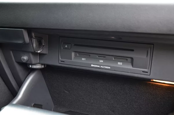 Škoda Karoq 1.6 TDi 85kW DSG STYLE /CANTON - foto 36