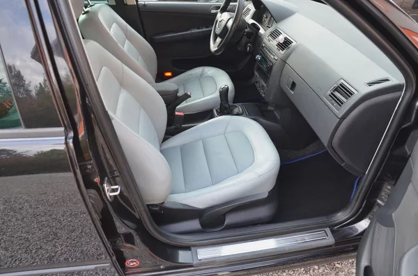 Škoda Fabia 1.9 TDi 74kW EDITION 100 - foto 10