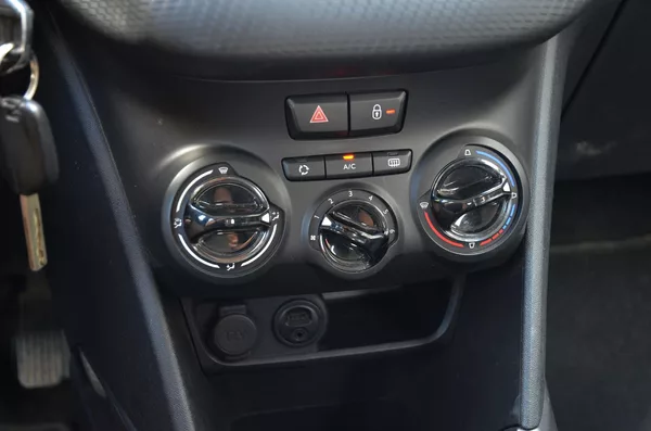 Peugeot 2008 1.2 PT 60kW KLIMA / TAŽNÉ - foto 20