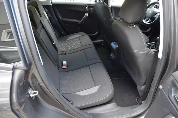 Peugeot 2008 1.2 PT 60kW KLIMA / TAŽNÉ - foto 8