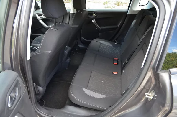 Peugeot 2008 1.2 PT 60kW KLIMA / TAŽNÉ - foto 9