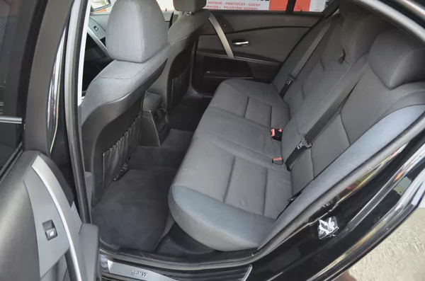 BMW Řada 5 520i 125kW / XENON / STK 04/28 - foto 17