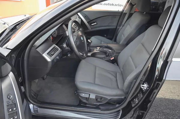 BMW Řada 5 520i 125kW / XENON / STK 04/28 - foto 19