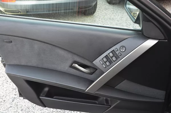 BMW Řada 5 520i 125kW / XENON / STK 04/28 - foto 24