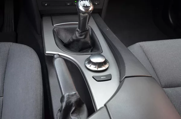 BMW Řada 5 520i 125kW / XENON / STK 04/28 - foto 28