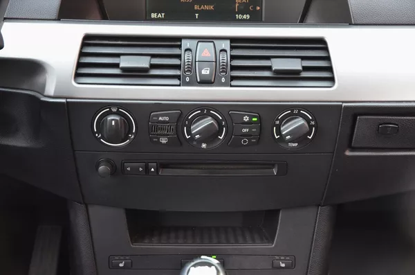 BMW Řada 5 520i 125kW / XENON / STK 04/28 - foto 30