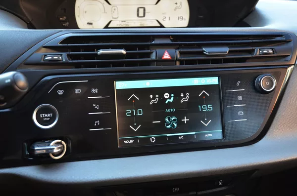 Citroën Grand C4 SpaceTourer 1.5 HDi 96kW AUTOMAT / 7 MÍST - foto 28