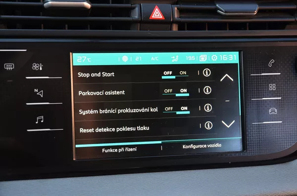 Citroën Grand C4 SpaceTourer 1.5 HDi 96kW AUTOMAT / 7 MÍST - foto 30