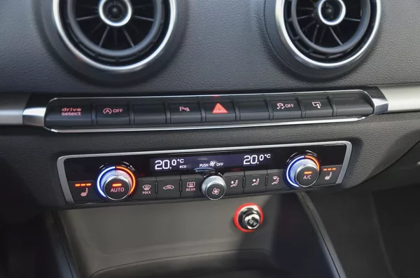 Audi A3 1.4 TFSi 92kW AT / 69tkm 1.MAJ - foto 24