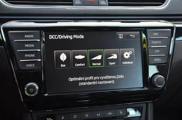 Škoda Superb 2.0 TDi 140kW 4x4 L&K / 1.MAJ. - foto 19