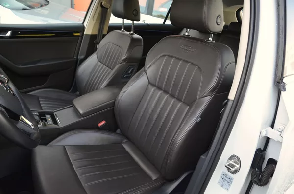 Škoda Superb 2.0 TDi 140kW 4x4 L&K / 1.MAJ. - foto 24