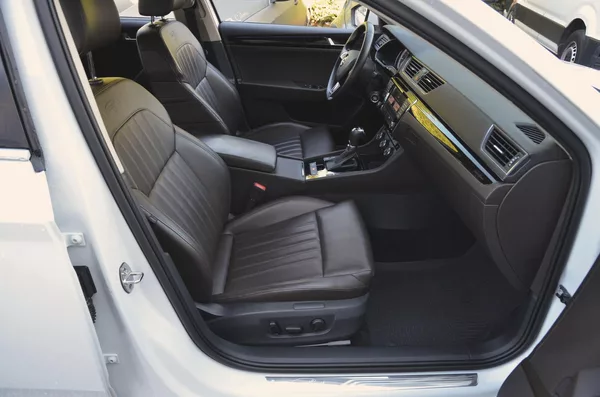 Škoda Superb 2.0 TDi 140kW 4x4 L&K / 1.MAJ. - foto 36