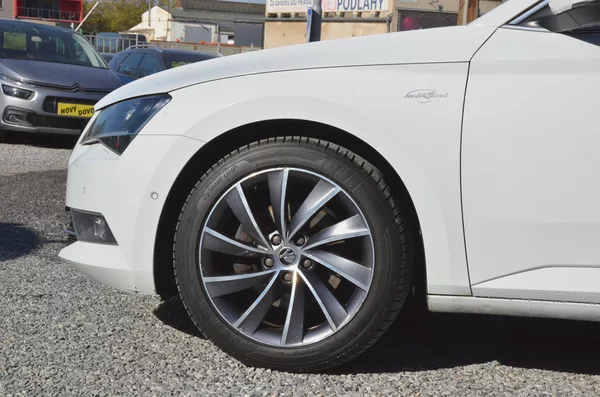 Škoda Superb 2.0 TDi 140kW 4x4 L&K / 1.MAJ. - foto 43