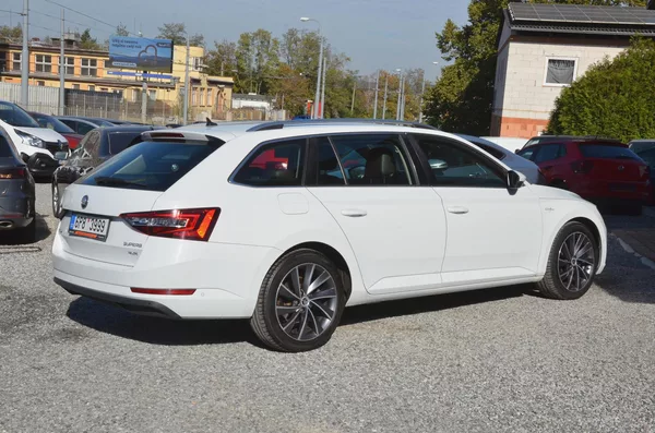 Škoda Superb 2.0 TDi 140kW 4x4 L&K / 1.MAJ. - foto 47