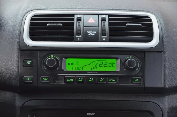 Škoda Fabia 1.4i 16V 63kW AMB / AUT. KLIMA - foto 24